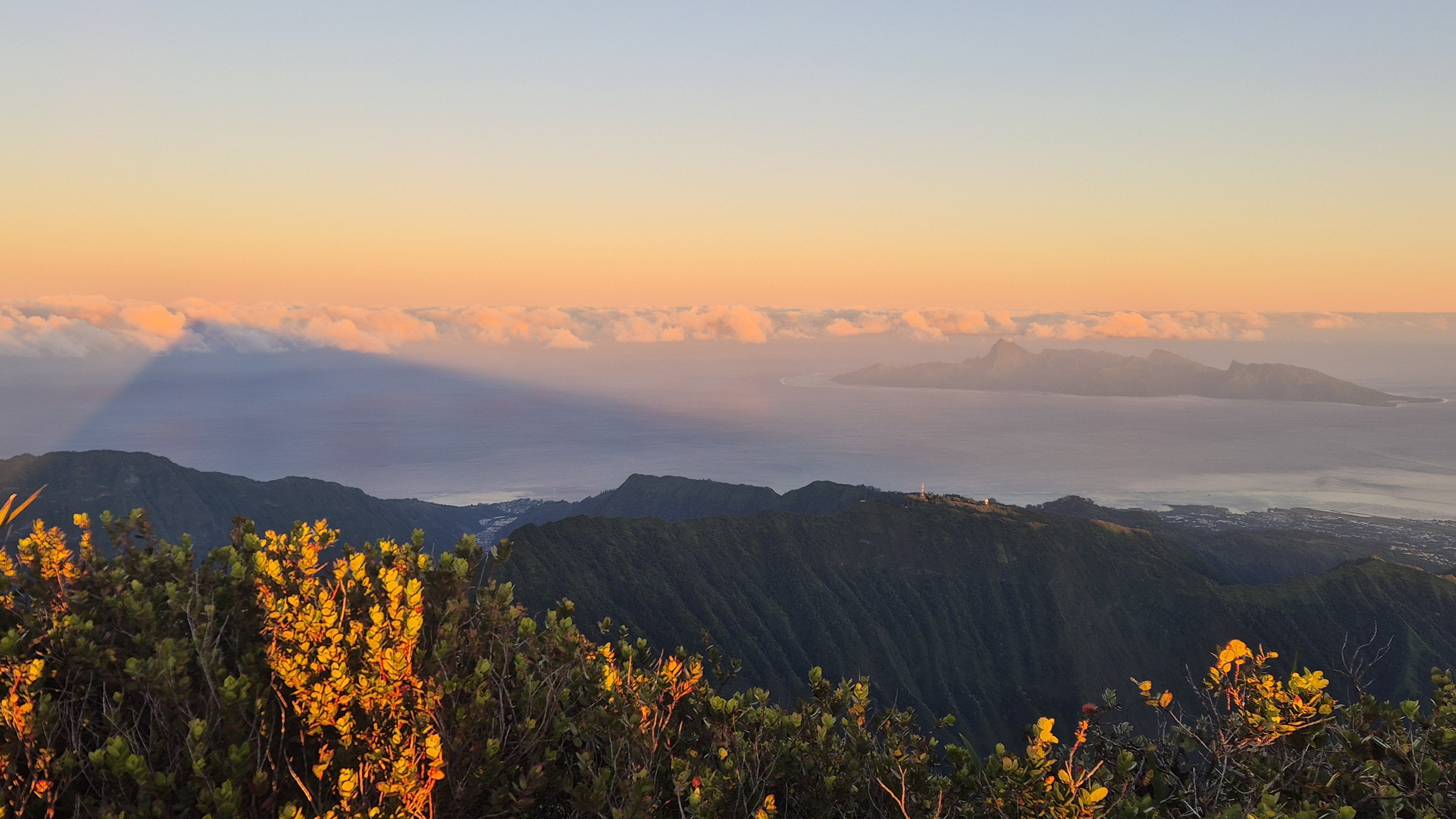 L'ombre triangulaire de Tahiti